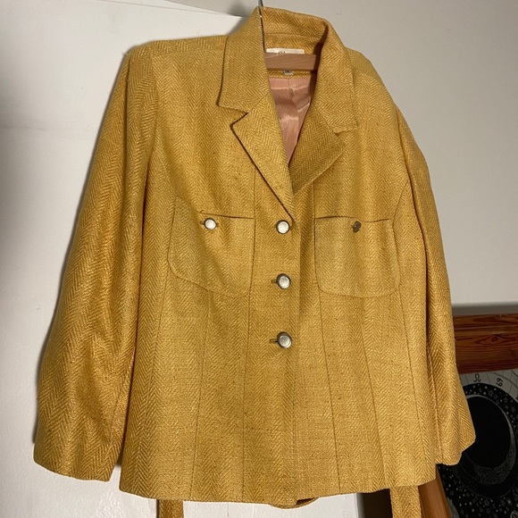 HOST PICK 🎉🌸 Vintage gold 100% silk blazer - Picture 1 of 7